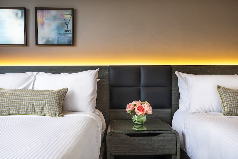 Crowne Plaza Hotel Melbourne 13/72