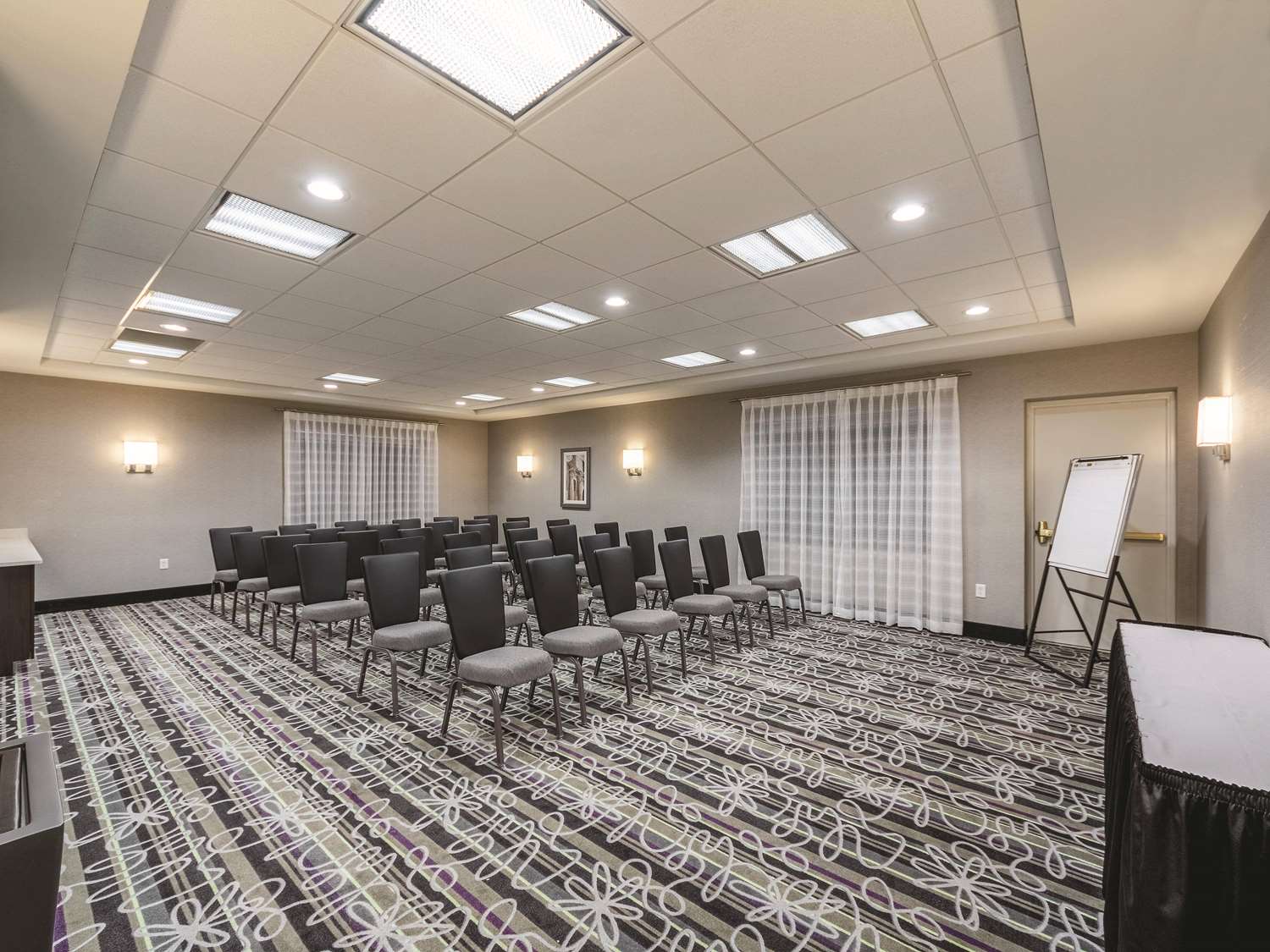 La Quinta Inn & Suites by Wyndham San Antonio Downtown 16/25