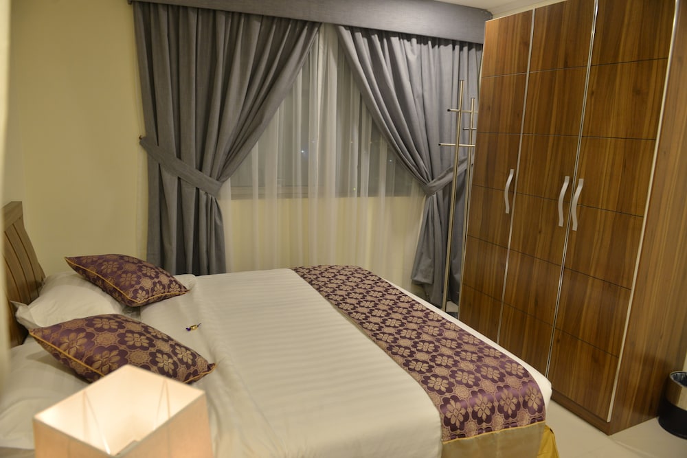 البرج الأول للشقق الفندقية(The First Tower Hotel Apartment) 12/29