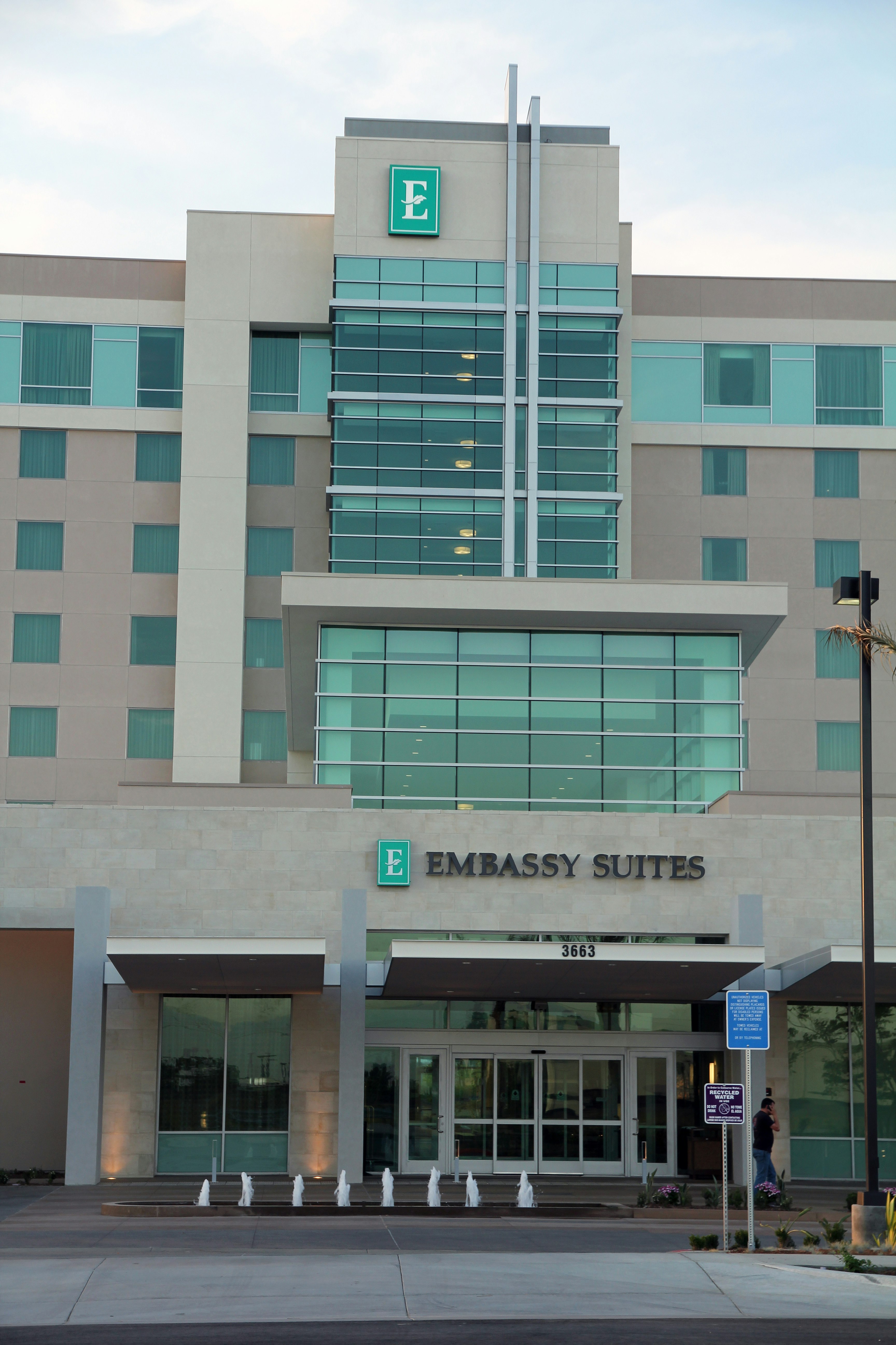 Embassy Suites by Hilton Ontario Airport 4/55