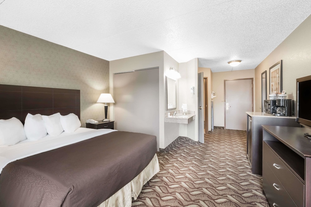 Days Inn by Wyndham Bismarck 15/32