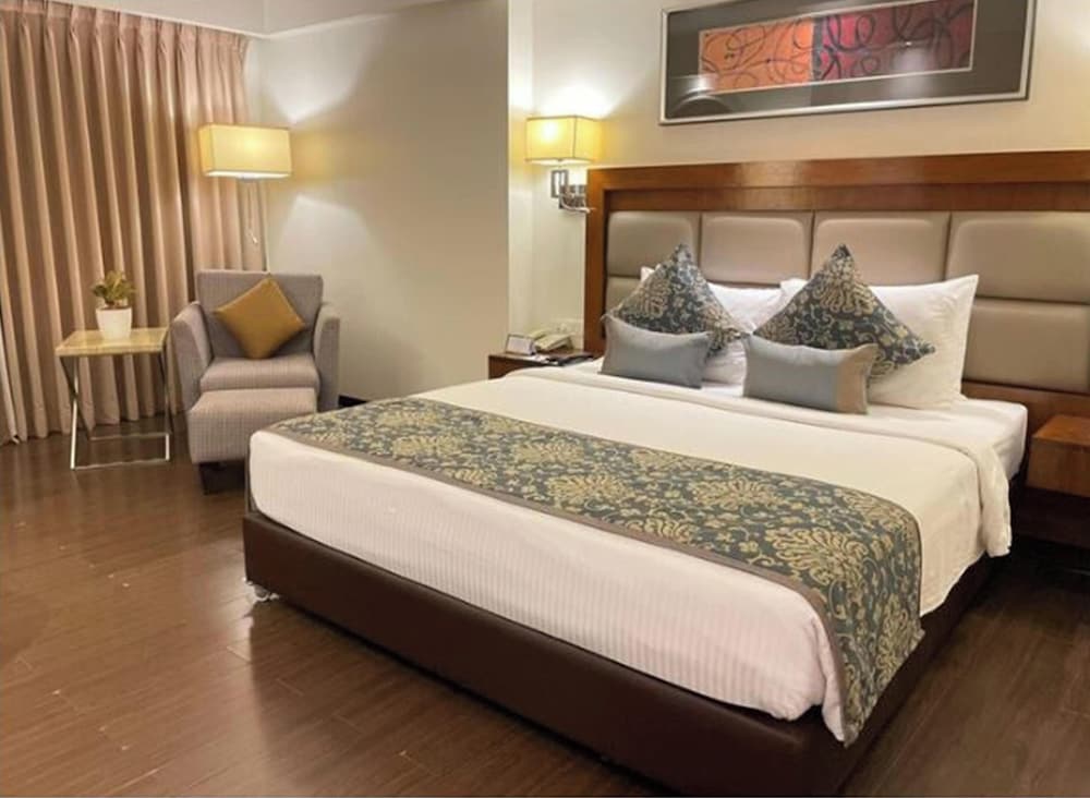 PARADIGM SAROVAR PORTICO 4/21