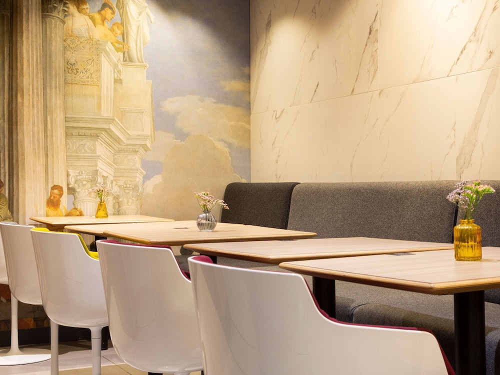 MERCURE PARIS ALESIA 57/66