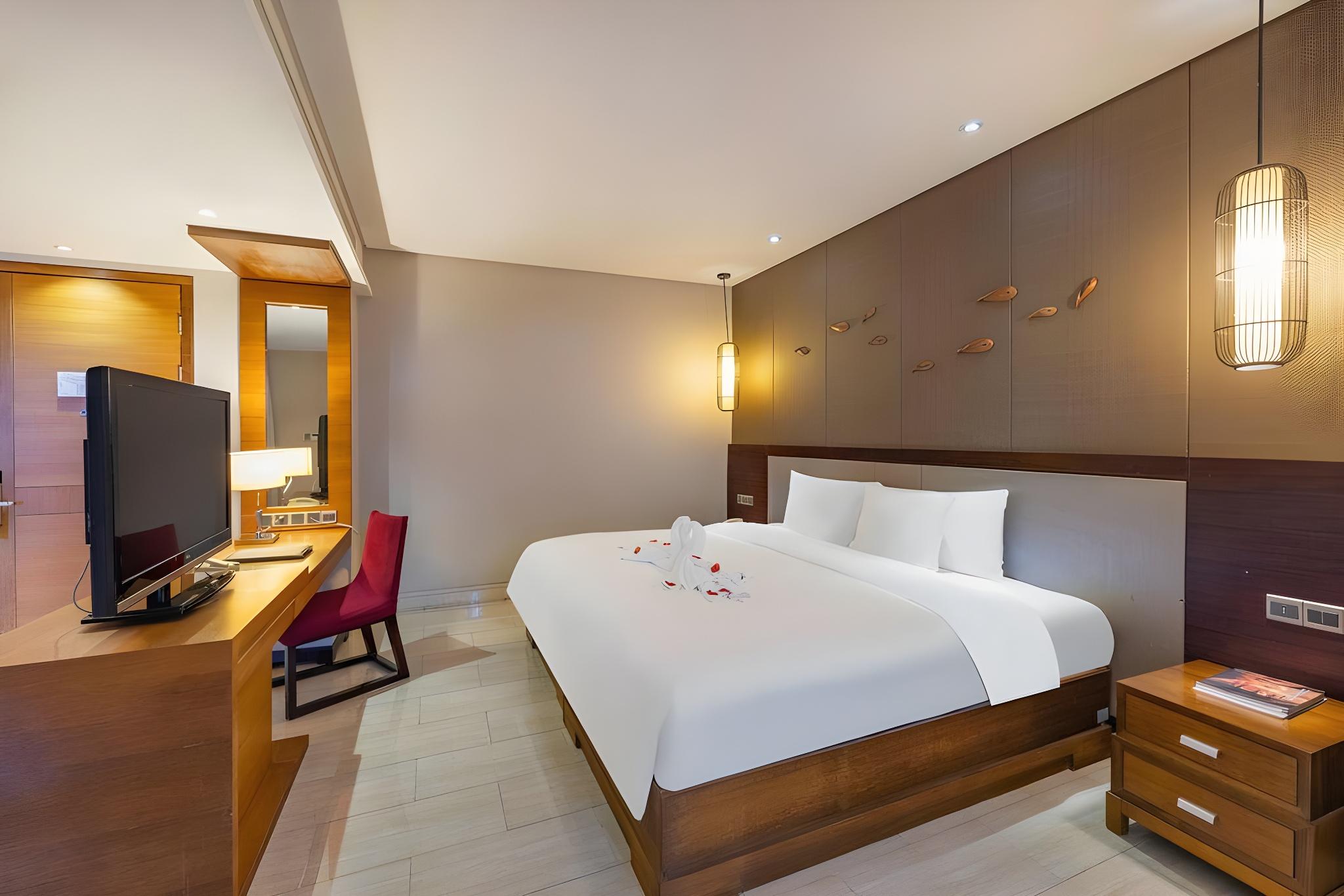 Executive, Suite, King Bed, River View