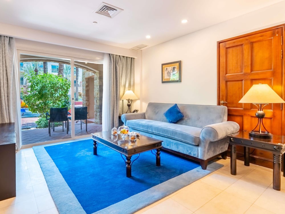 2 Bedrooms, 2 Double Beds, Pool Access، Movenpick Hotel & Resort Al Bidaa 7/10