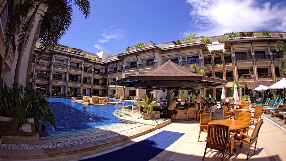 Henann Regency Resort & Spa in BORACAY