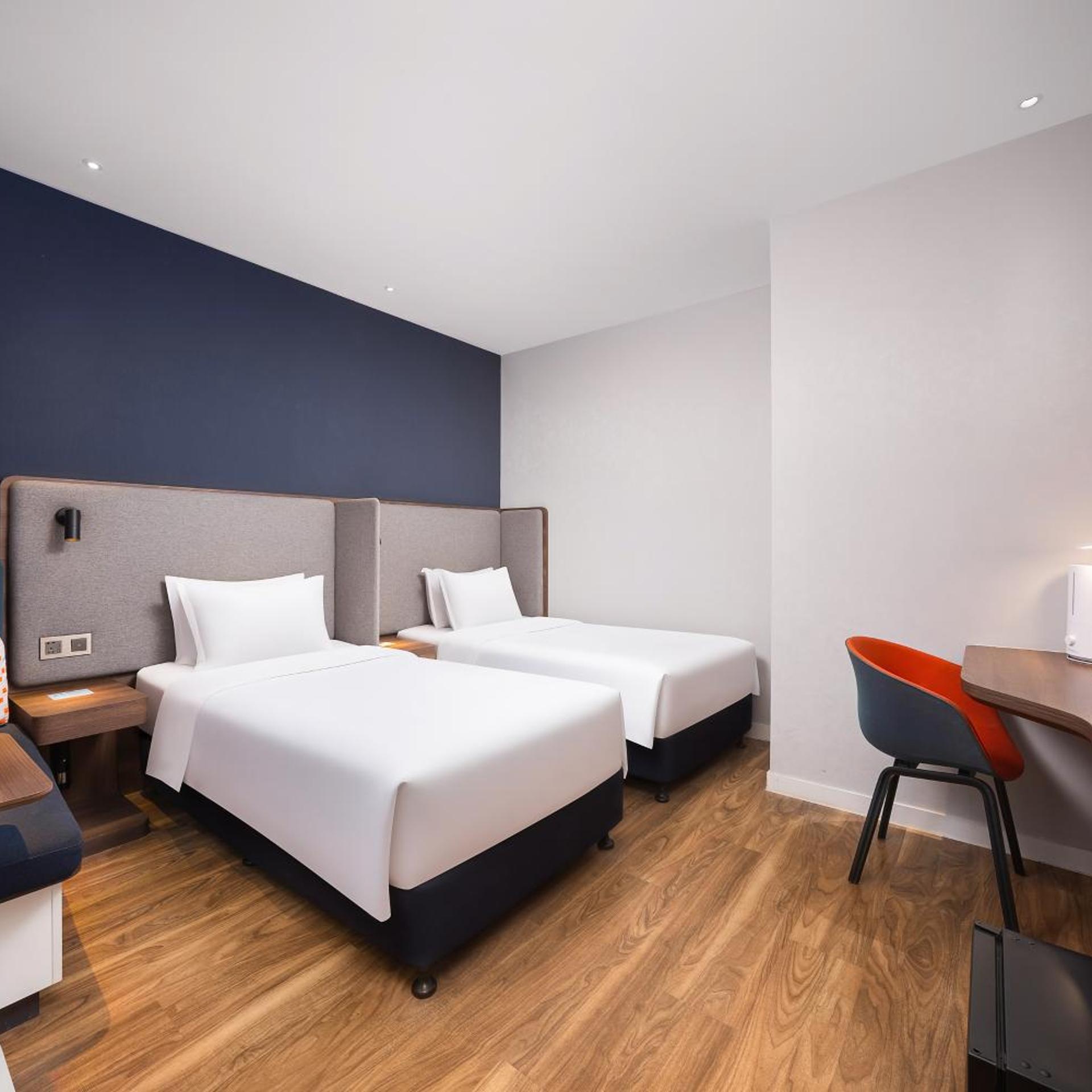 Standard, Twin Beds, Accessible, Holiday Inn Express Xi'an Bell Tower 3/7