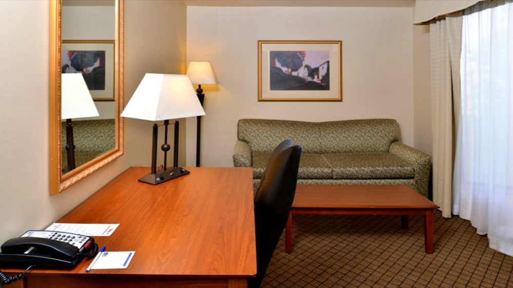 Holiday Inn Express Hotel & Suites Lincoln-Roseville Area 43/71