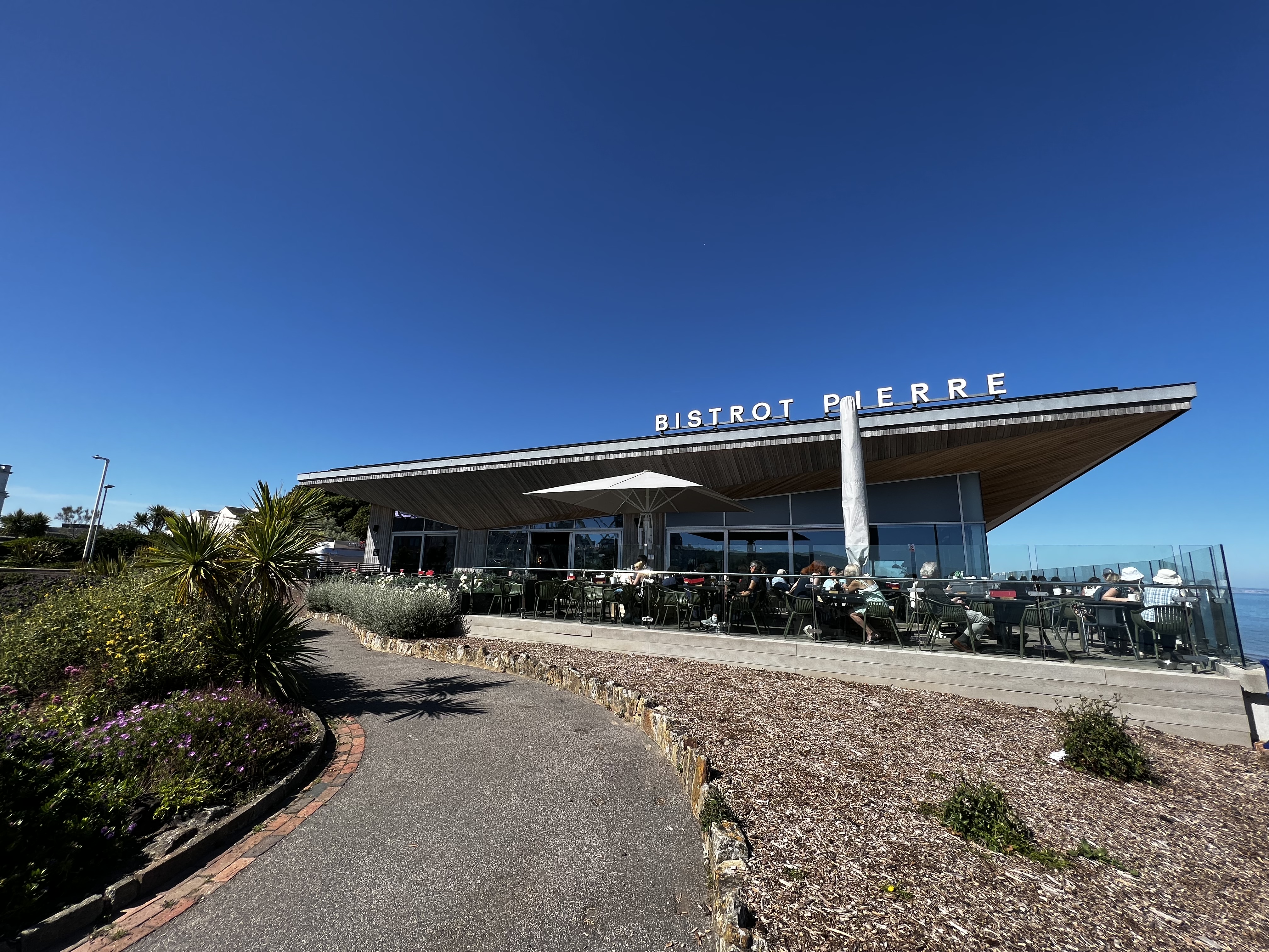 Pearl & Pebbles Eastbourne 15/18