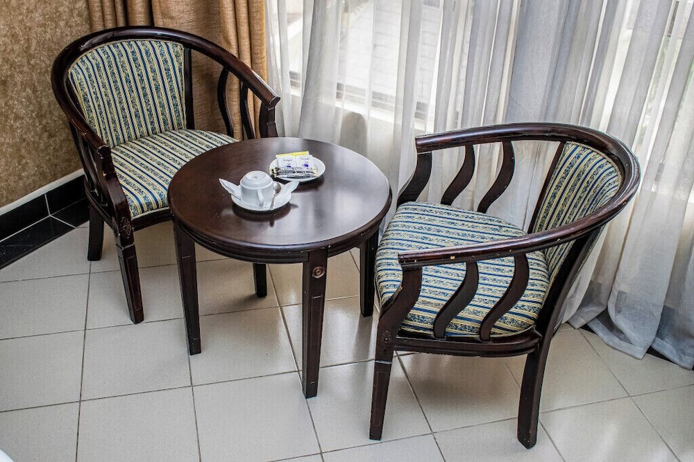 Astorian Grand Hotel 45/50