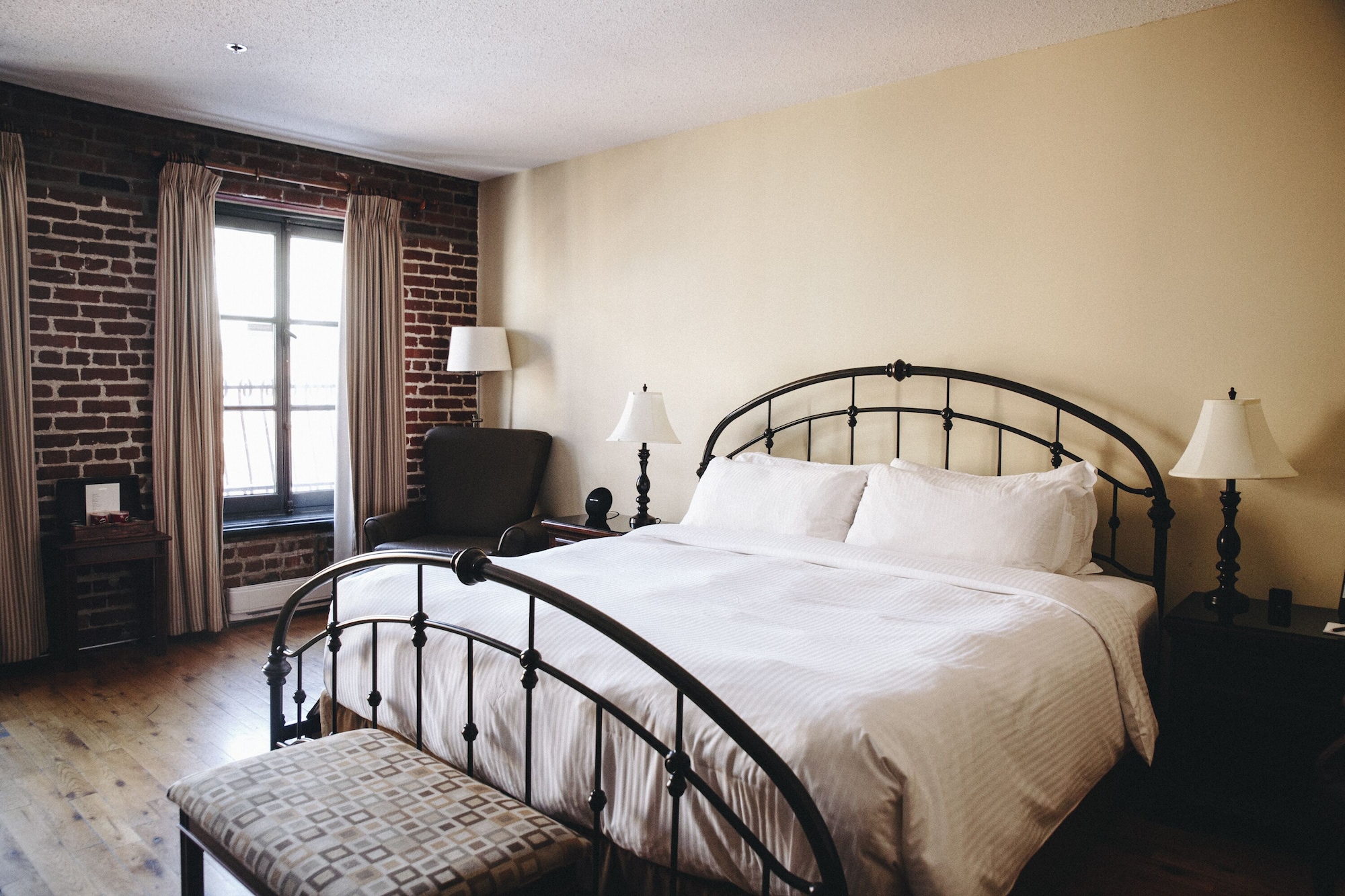 PREMIER, KING BED, RIVER FRONT