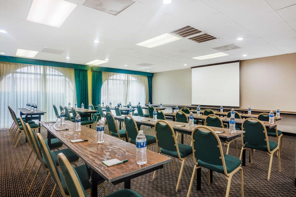 Days Inn by Wyndham Del Rio 45/55