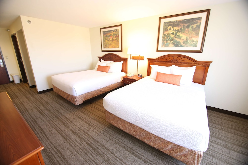 Standard, 2 Queen Beds, Golf Course View