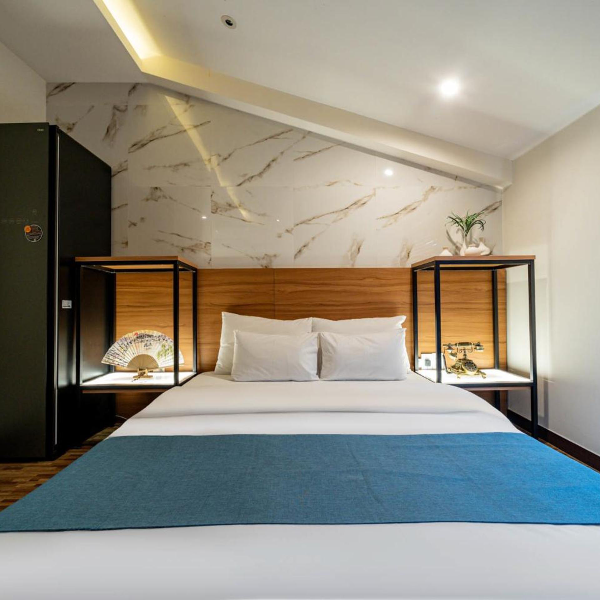 Dono, Oriental, Suite