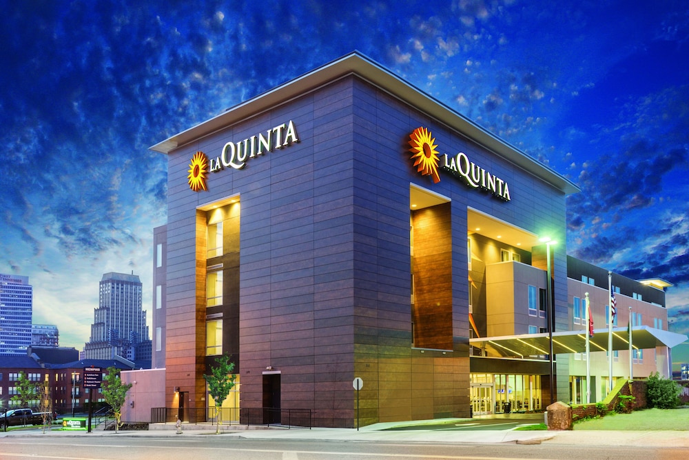 La Quinta Inn And Suites By Wyndham Orlando Idrive Theme Parks 3/50