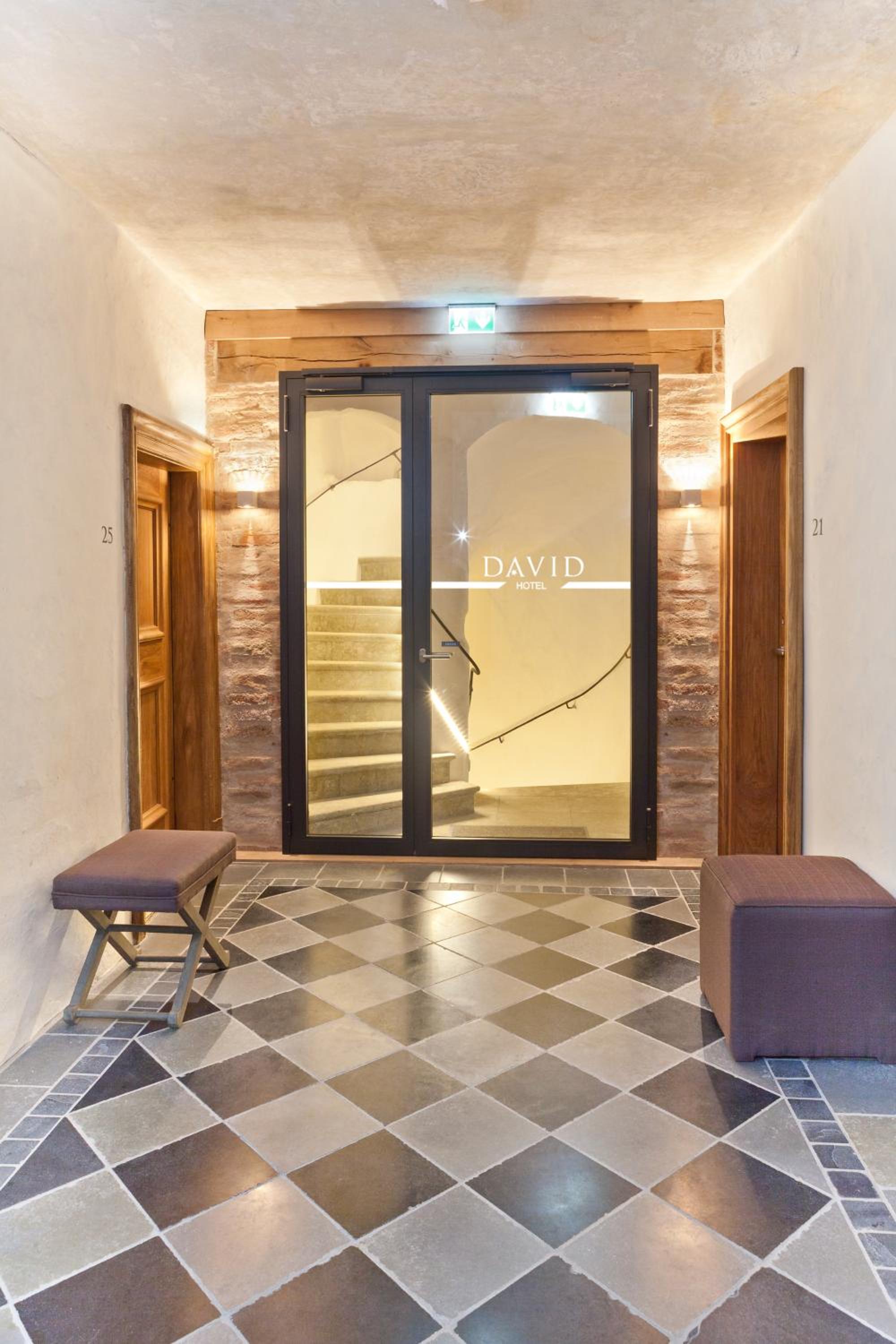 Hotel David 8/56