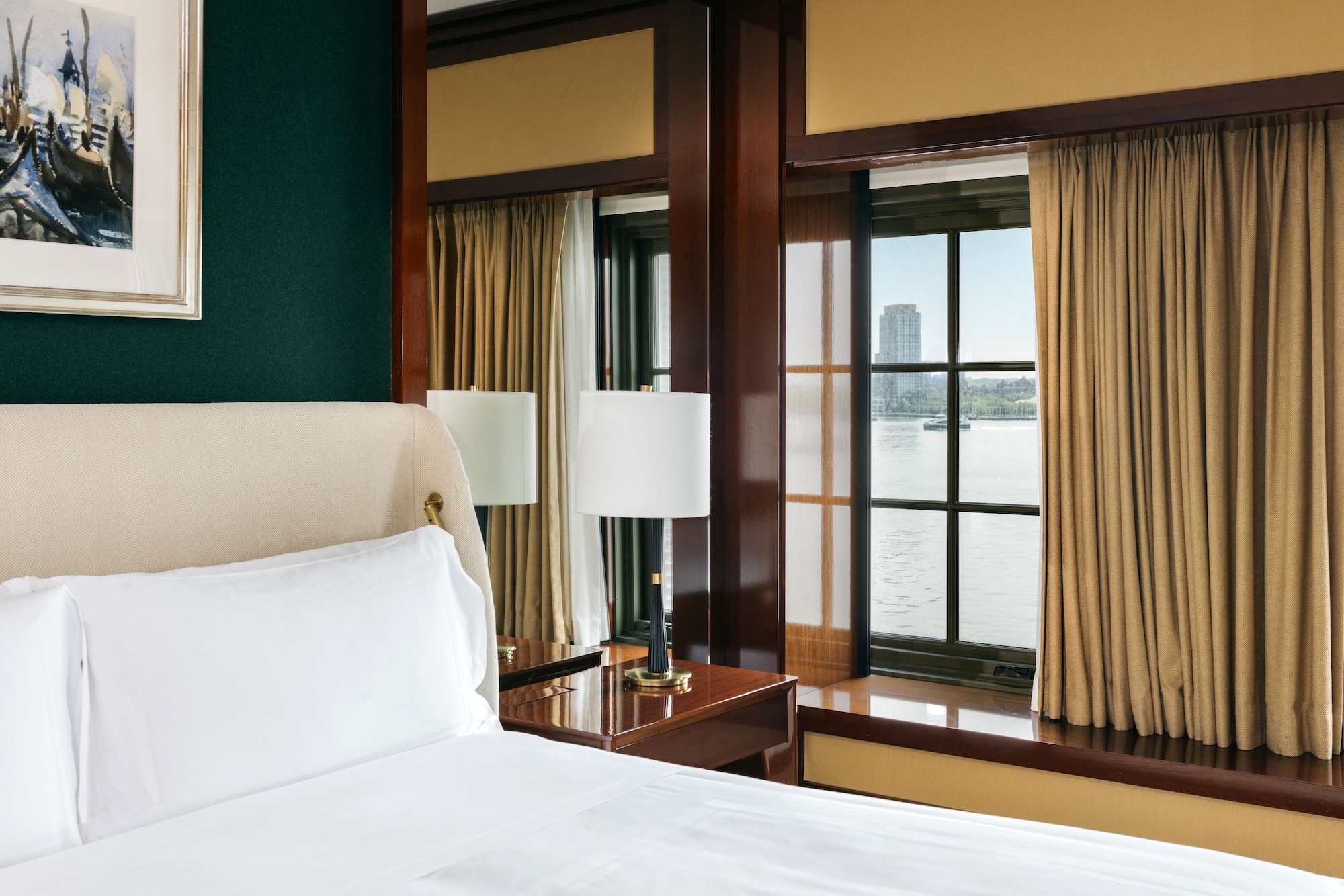 غرفة بريميير بسرير كينج بإطلالة على النهر، Casa Cipriani New York 3/3