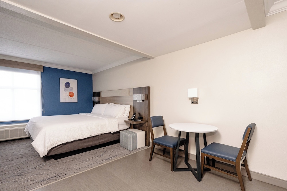 Suite, King Bed, Living and Dining Areas
