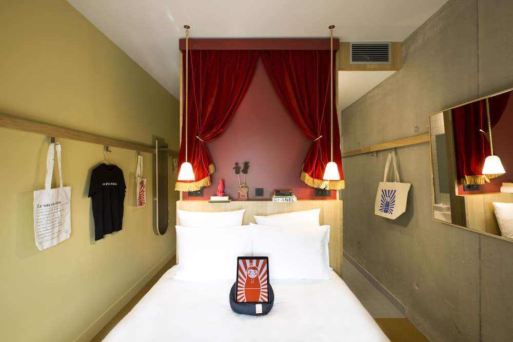 MOB HOTEL LYON CONFLUENCE 5/64