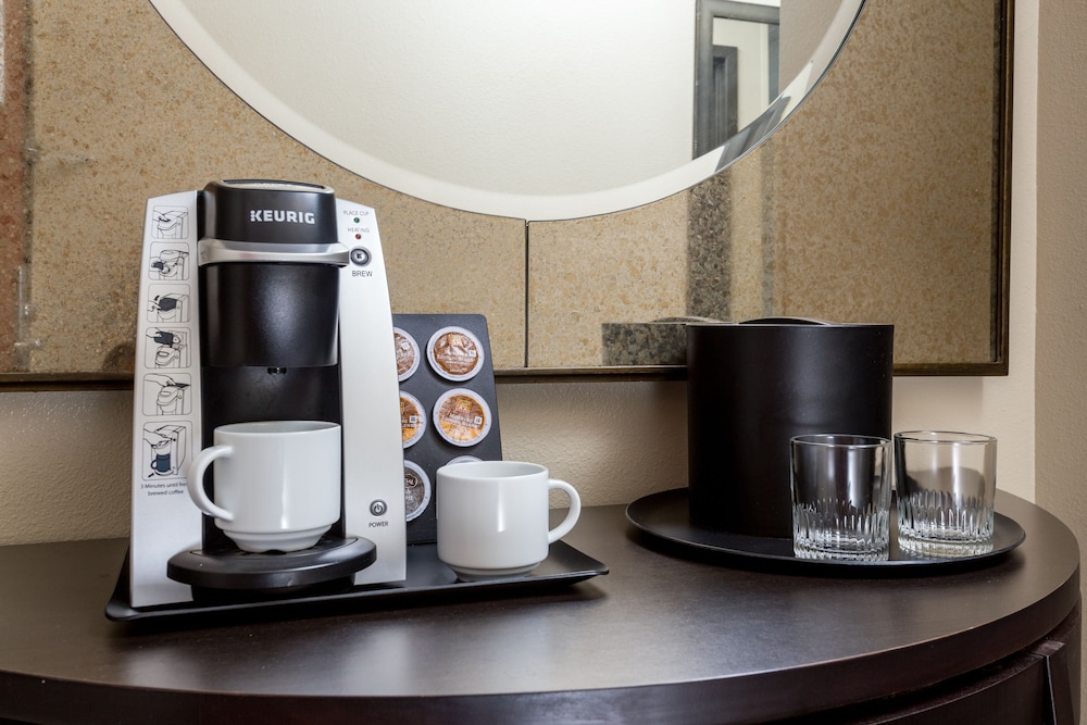 CROWNE PLAZA MILWAUKEE AIRPORT 54/81
