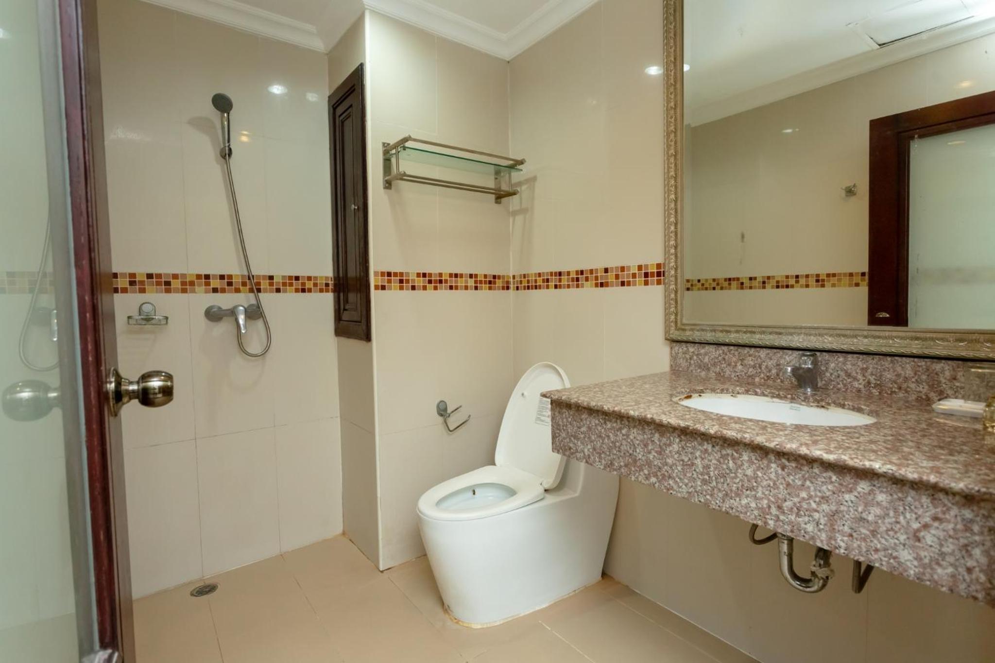 Ivory Palace Hotel 48/50