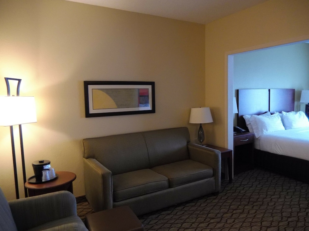 Holiday Inn Express Hotel And Suites Lancaster 54/72