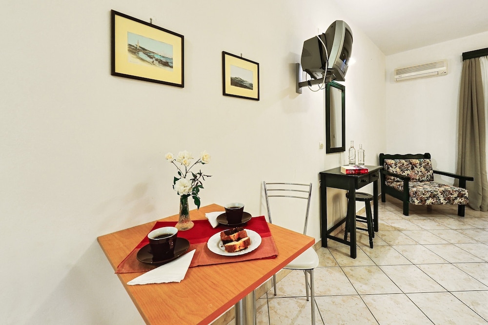 Remezzo Apartments & Studios 68/77