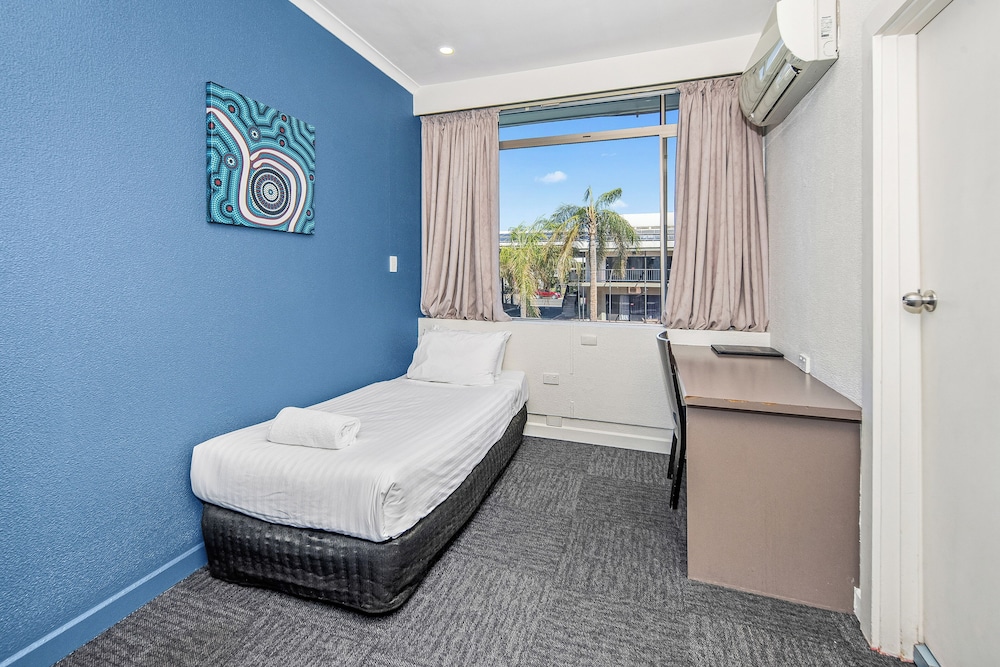 greet Hotel Alice Springs 12/57