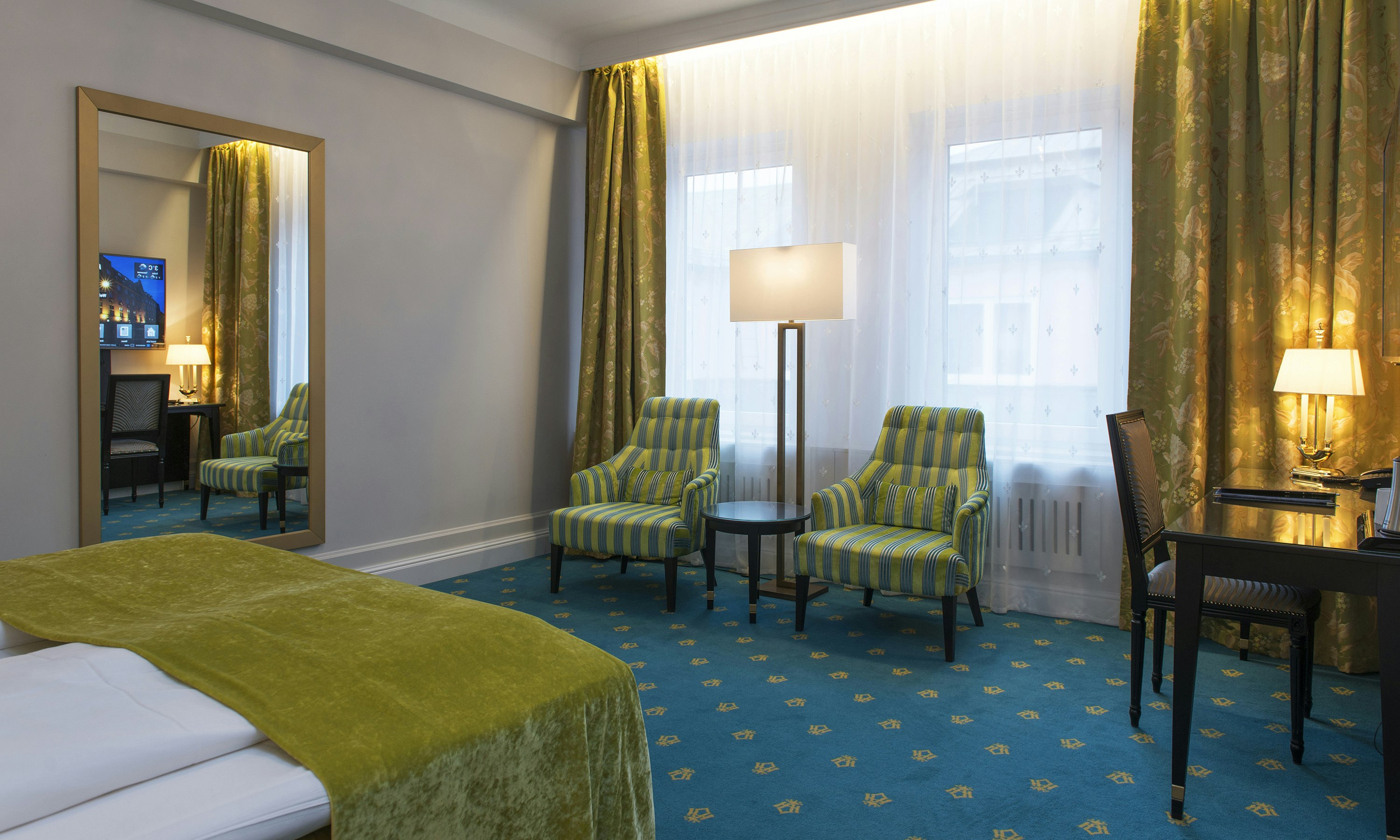 Hotel Bristol 24/79