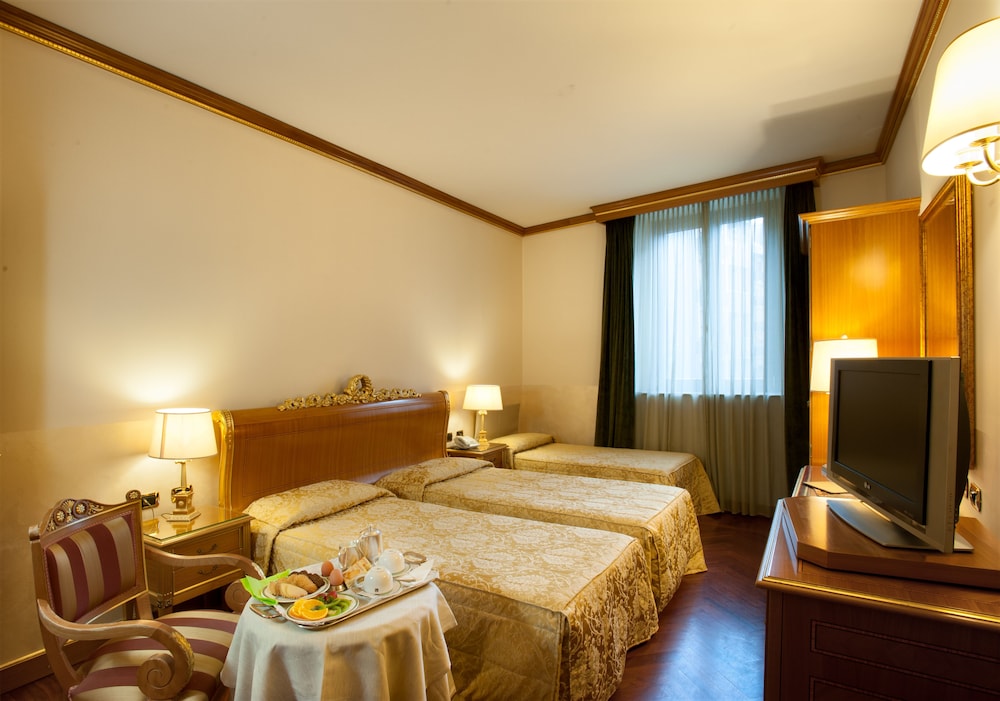 ROOM, TRIPLE