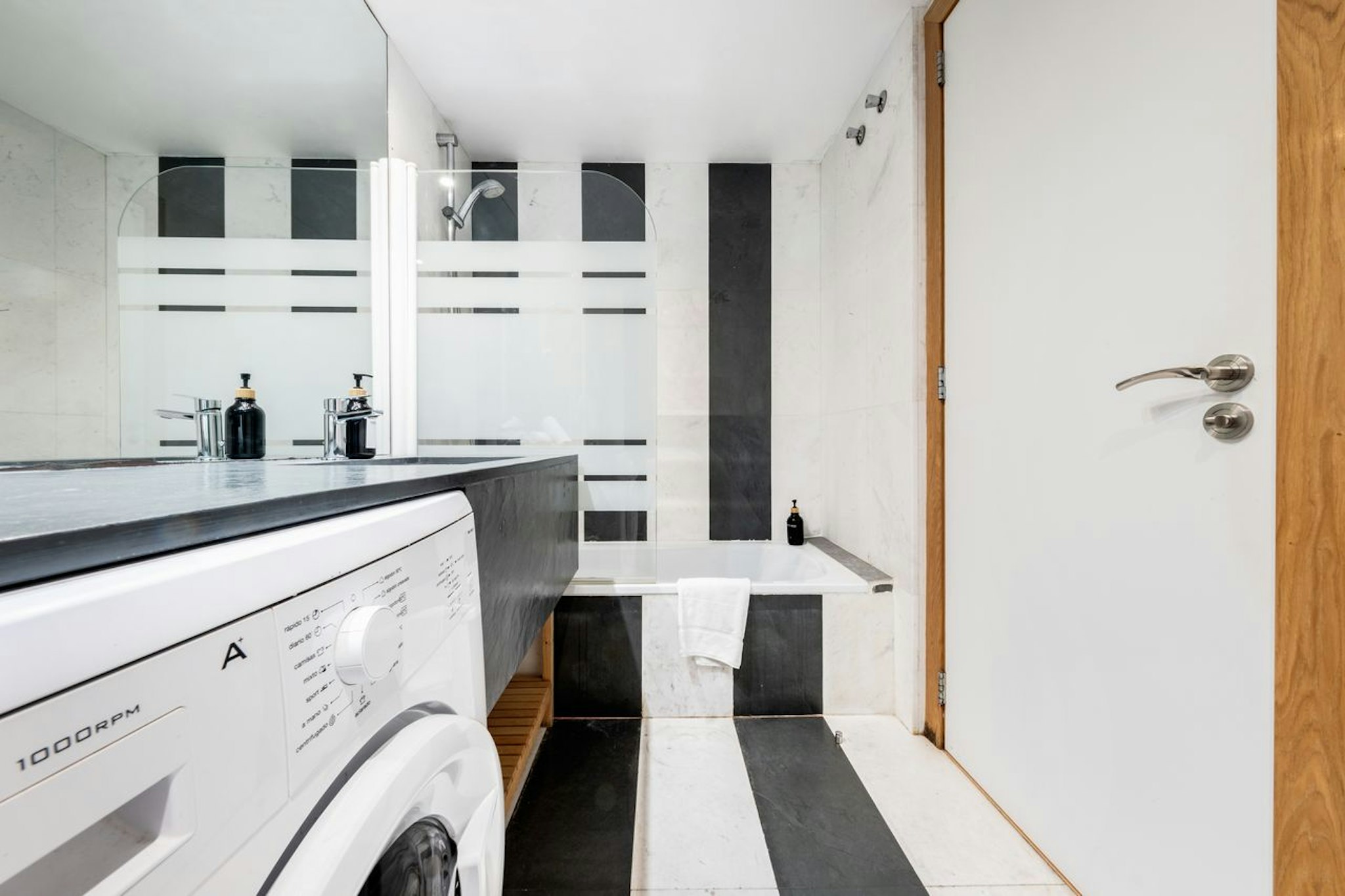 AinB Sagrada Familia Apartments 73/74