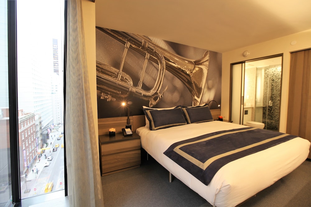 SUPERIOR, KING BED