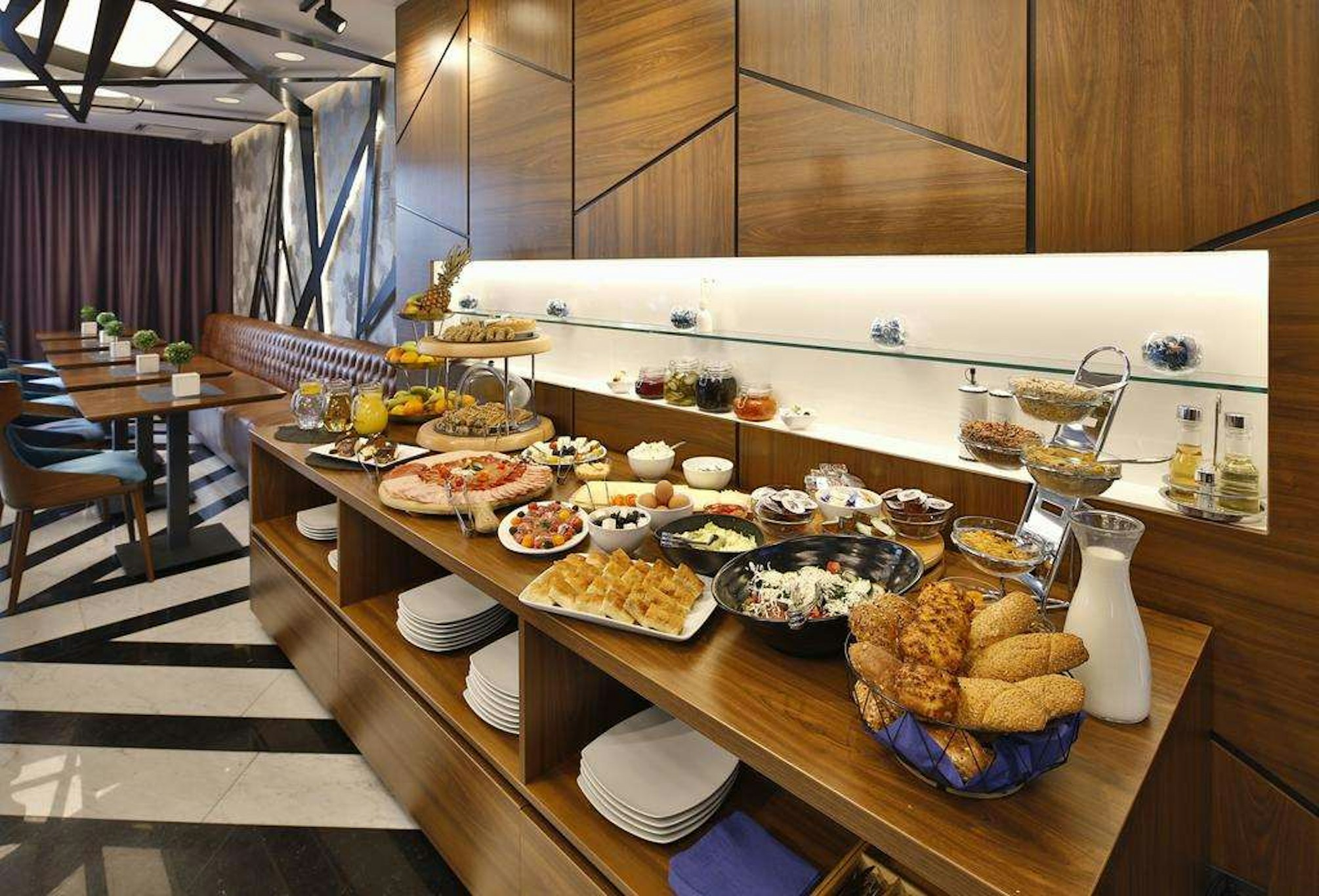 SKY HOTEL 46/49