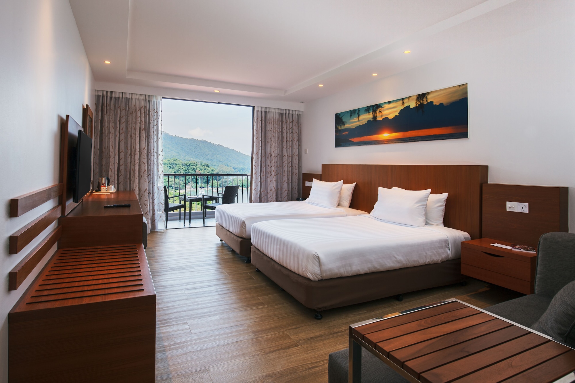 Superior, Twin Beds, Hill View