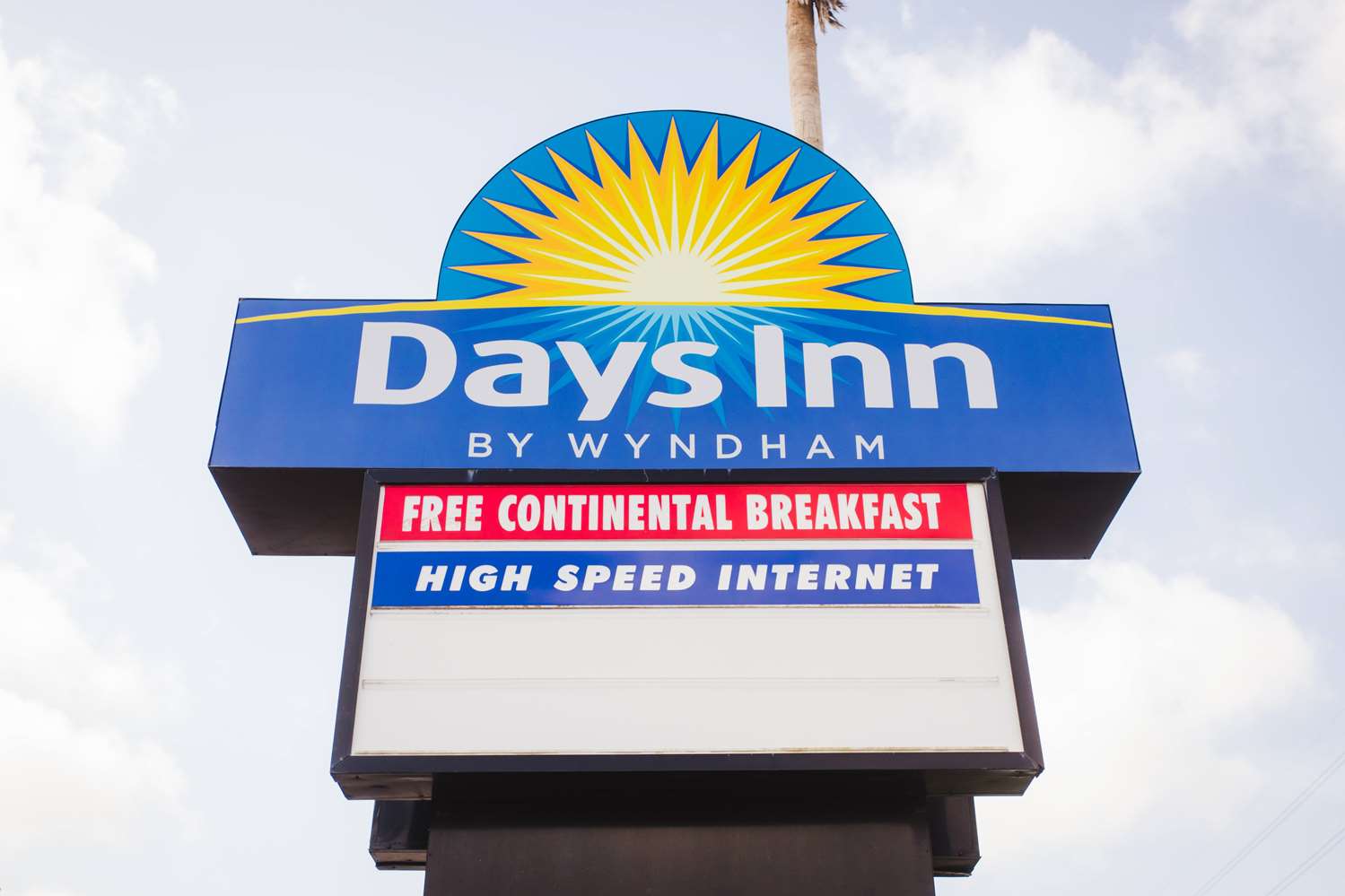 Days Inn by Wyndham Rosenberg 3/22