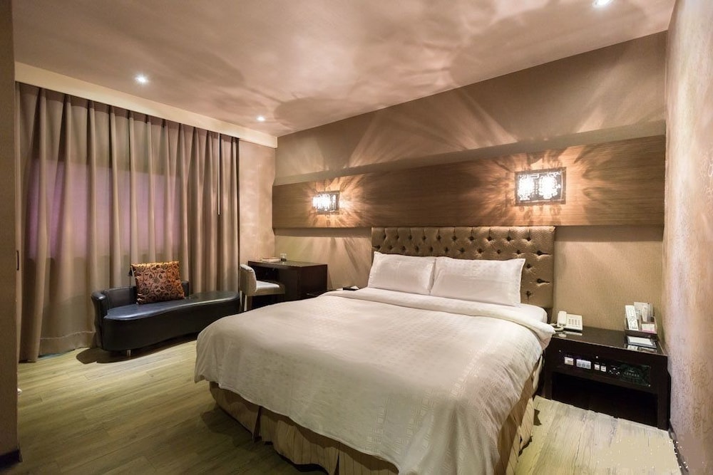 The River Fashion Hotel 30/65