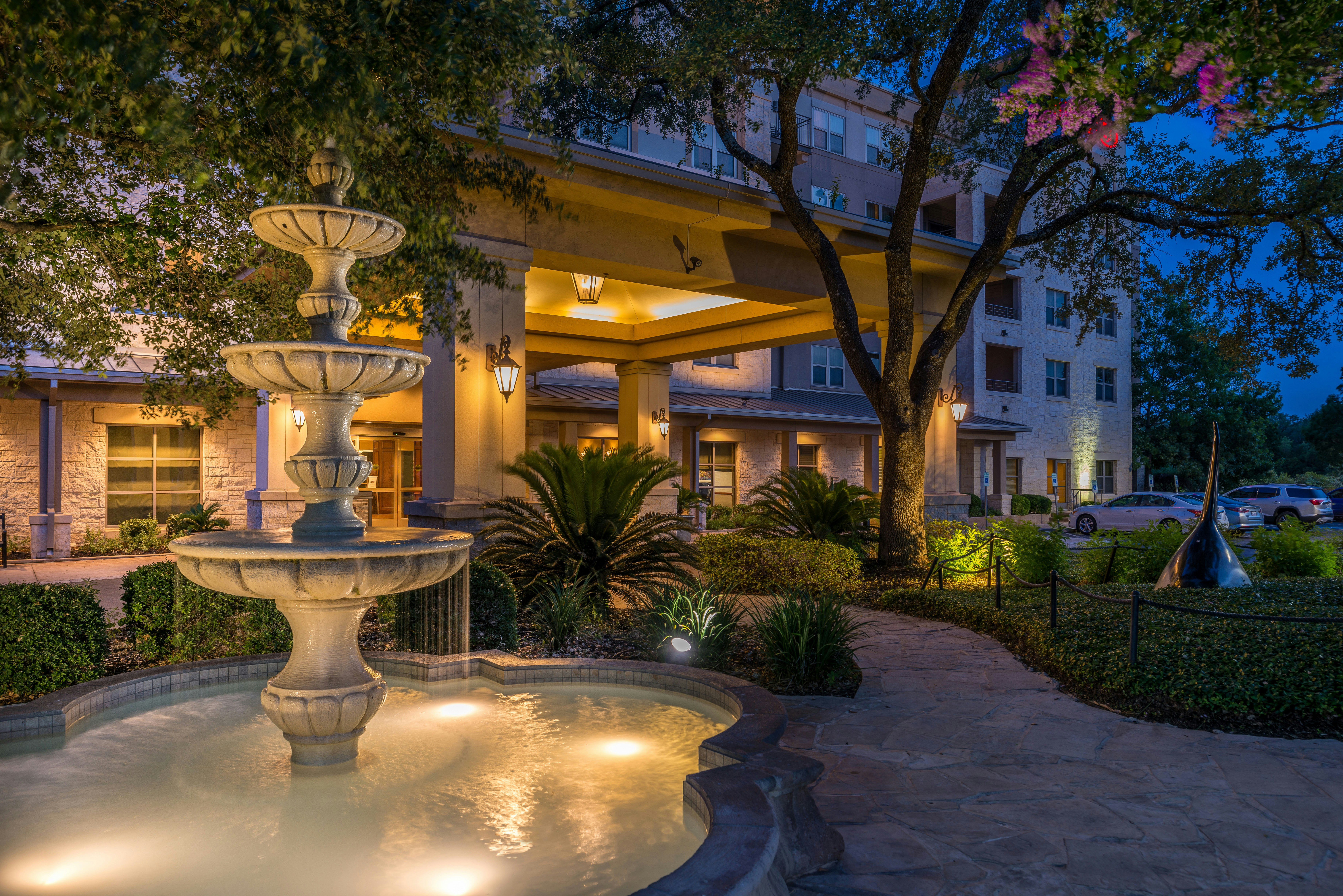 Hilton San Antonio Hill Country 72/74