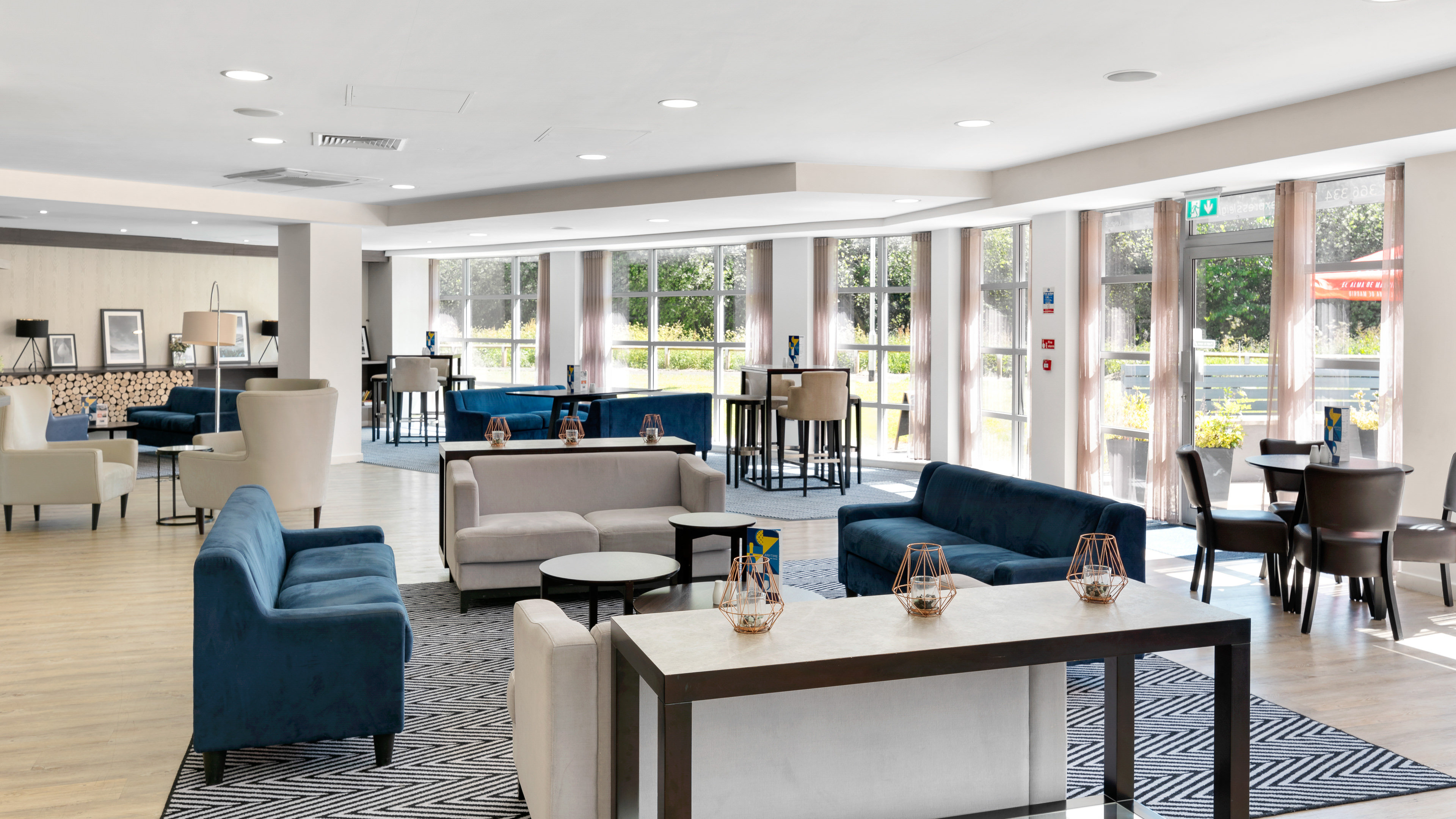 Holiday Inn Express Leigh - Sports Village 24/50