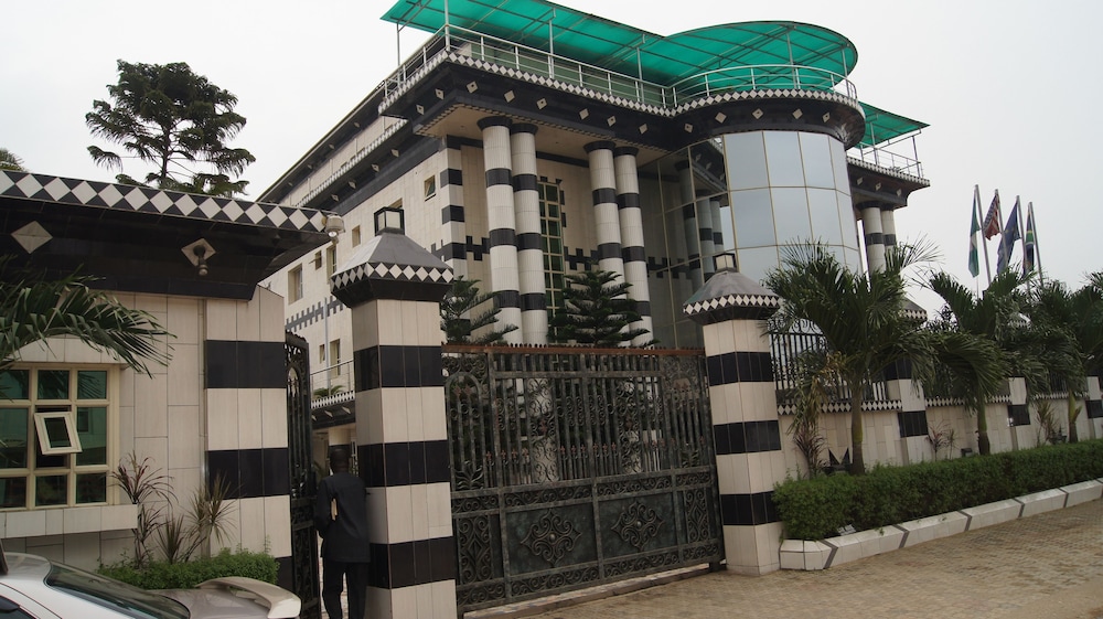 Royalview Hotel And Suites photo1