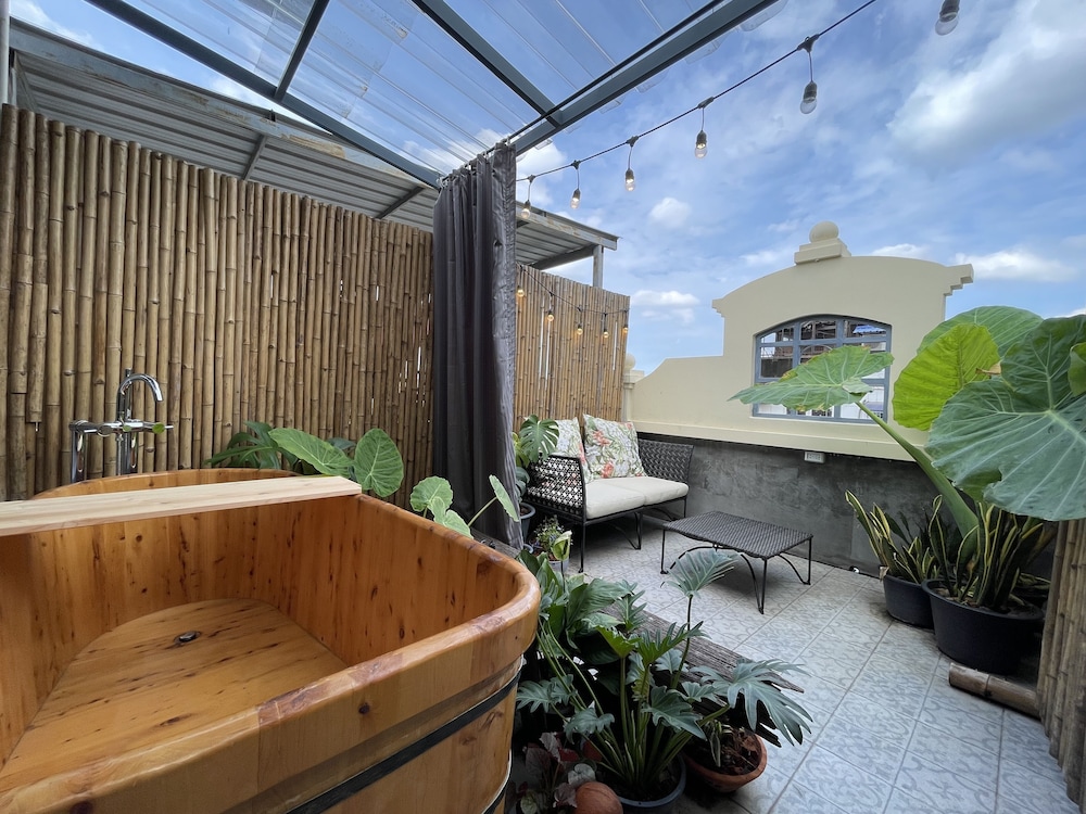 Central Old Town Cottage 25/50