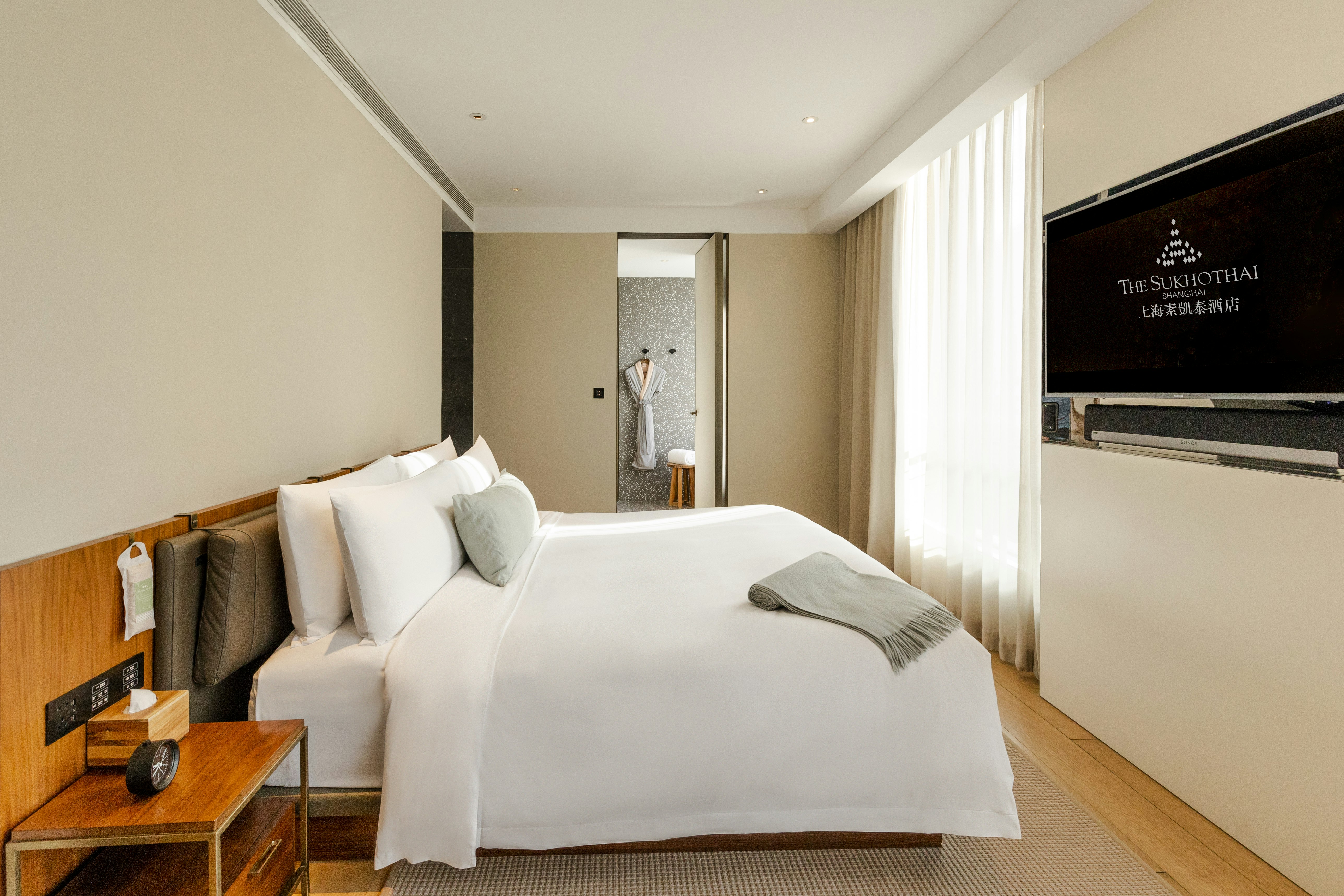 HOLLYWOOD, EXECUTIVE, SUITE, KING BED
