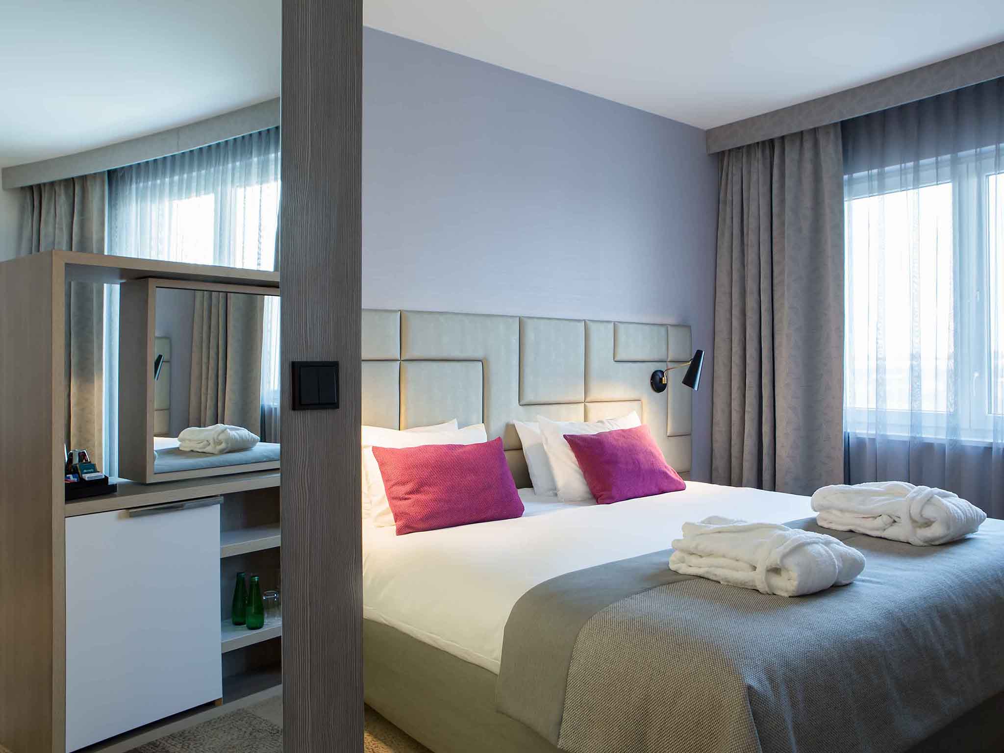 JUNIOR SUITE, KING BED, SOFA, TERRACE