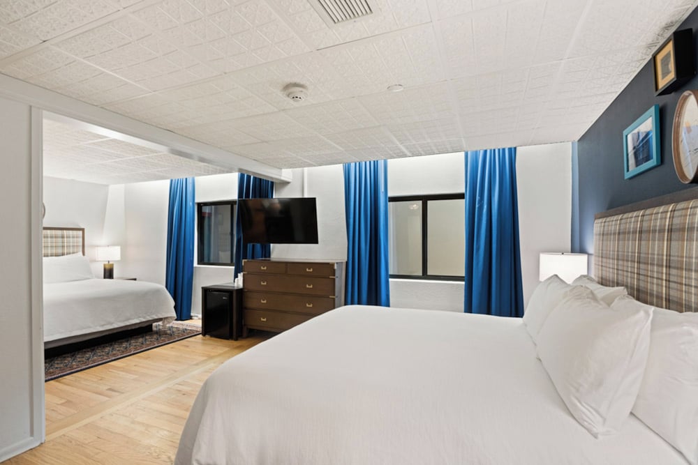 Room, Multiple Beds