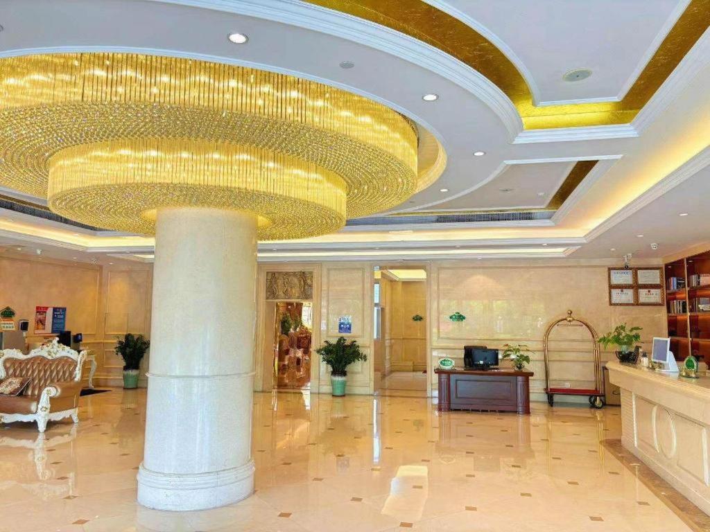 Vienna Hotel (Zhongshan Xiaolan High Speed Railway Station) 12/59