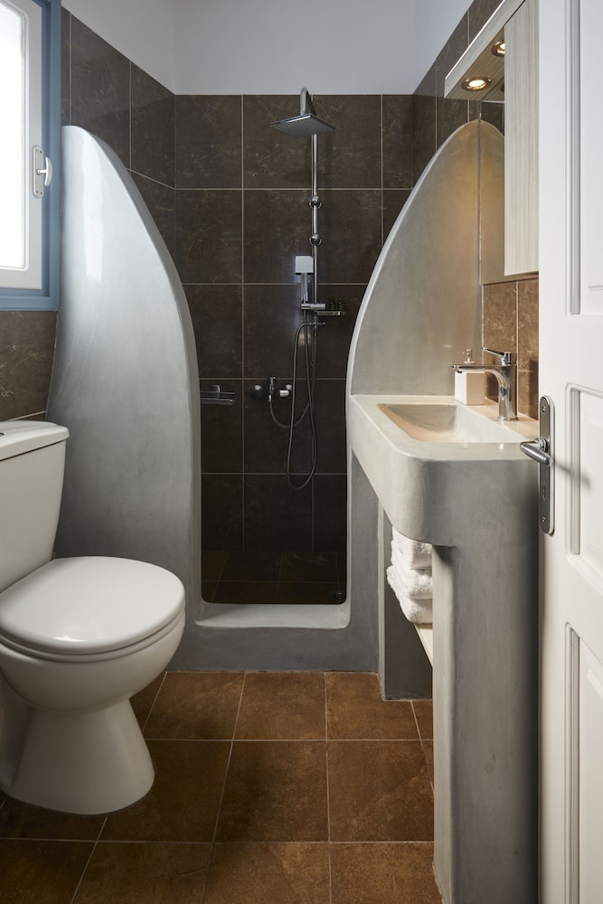 ATHIRI HOTEL 45/50