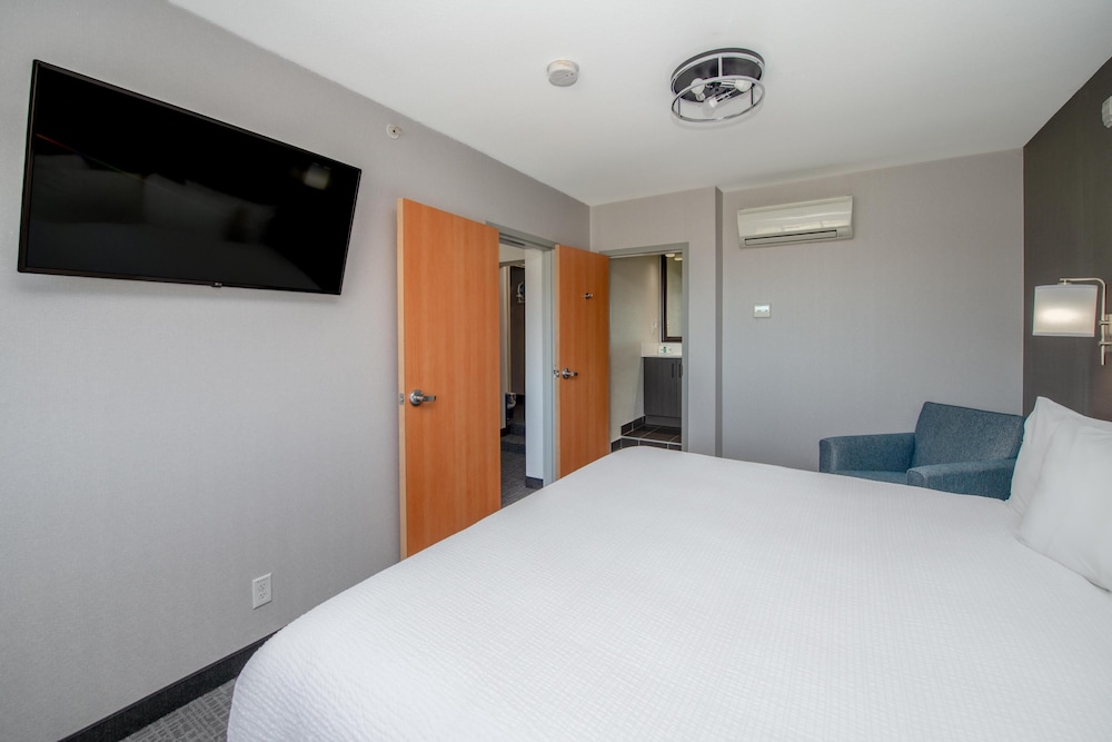 Coast, Comfort, Queen Bed