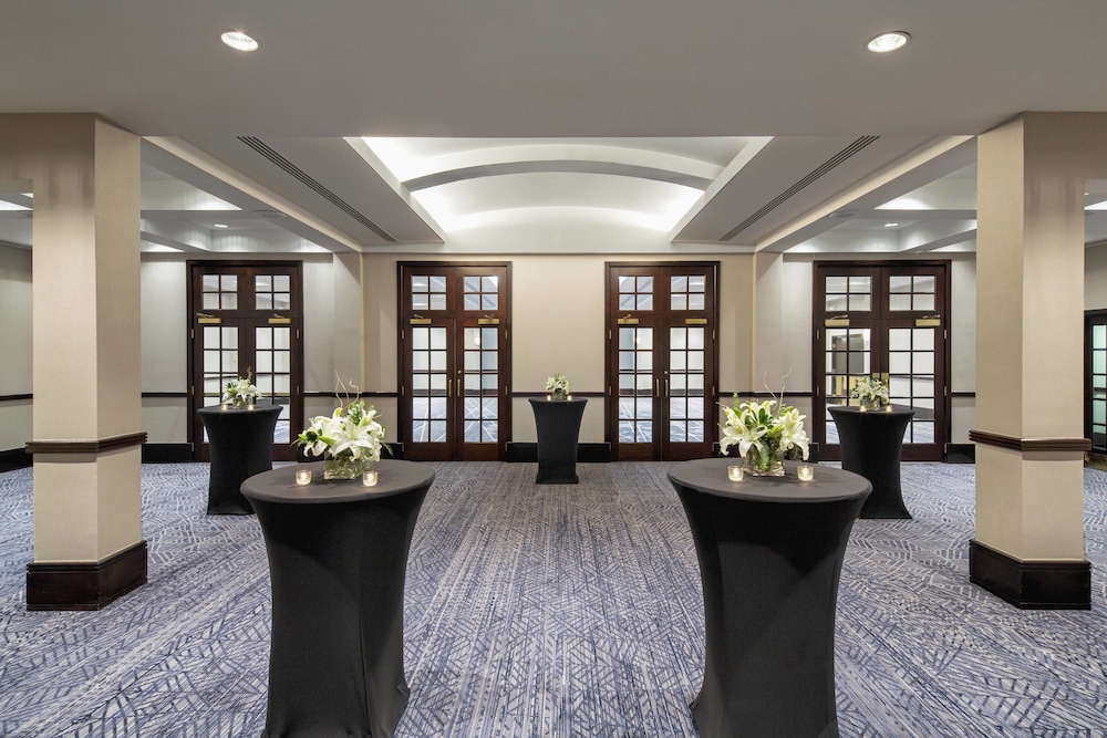 Sheraton Norfolk Waterside 34/55