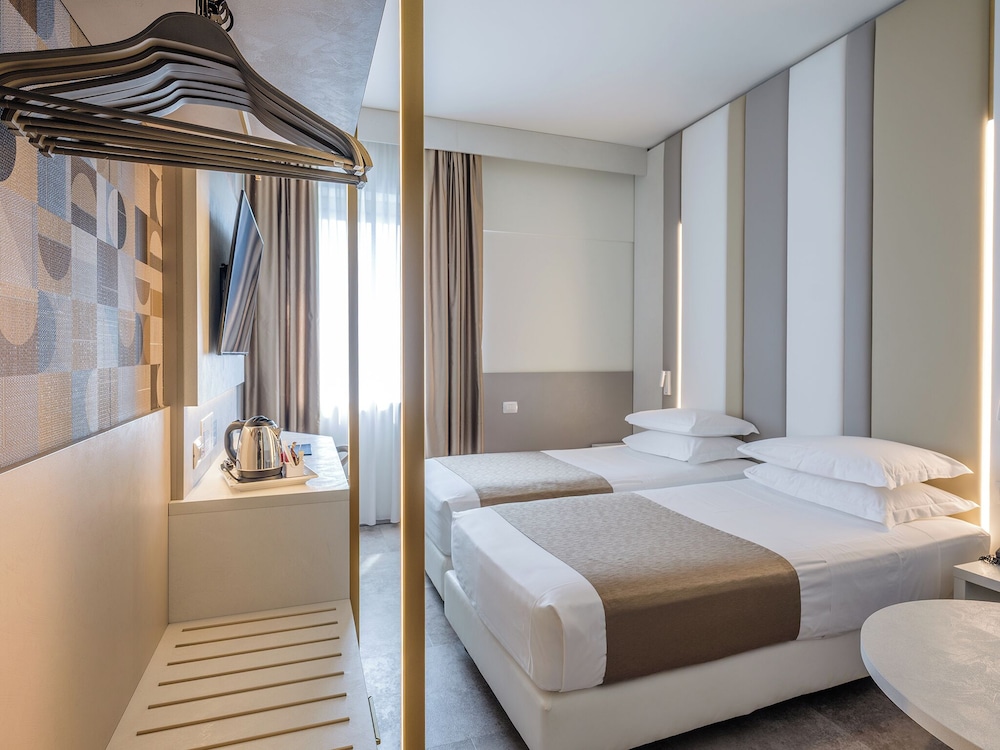 EXECUTIVE, DOUBLE OR TWIN BED