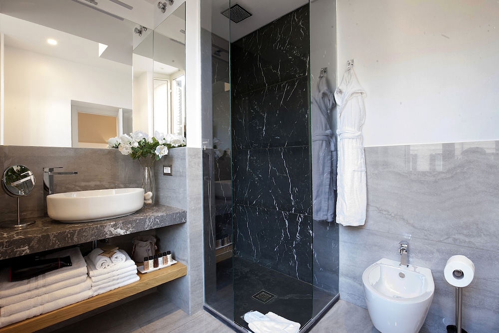Roman Holidays Boutique Hotel 59/69