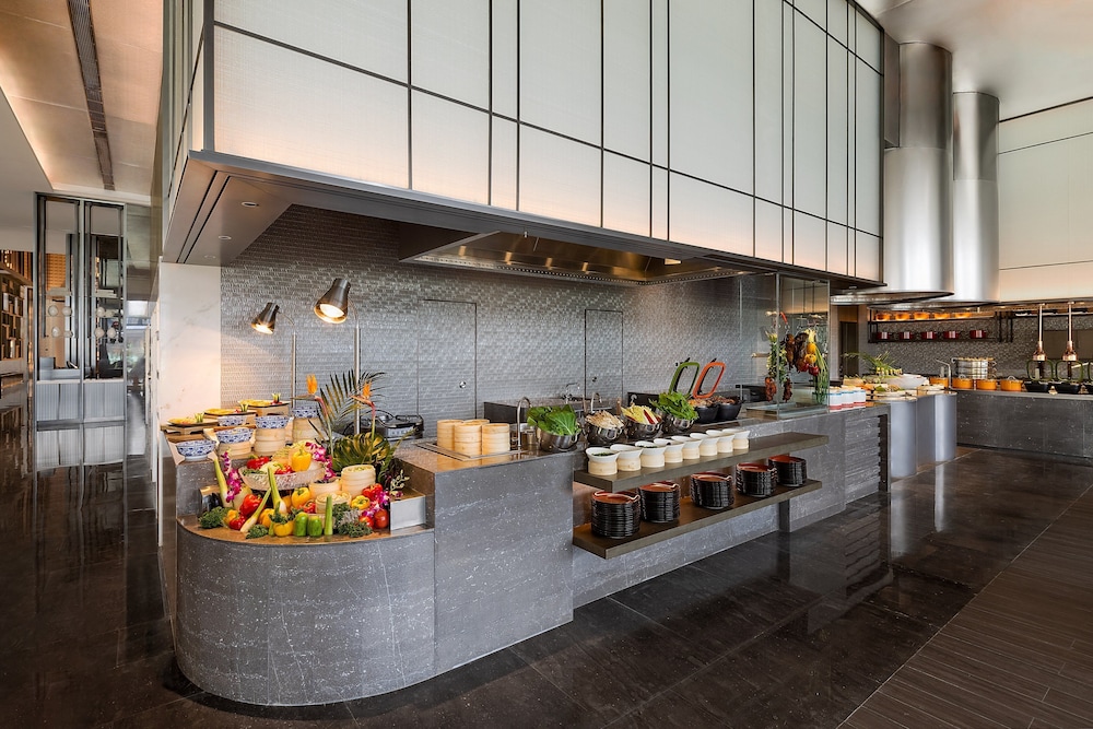 Crowne Plaza Qingdao Jinshui 59/84
